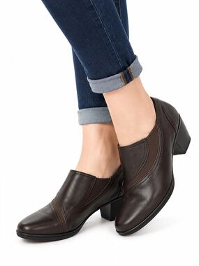 Size 7.5 Clarks Women’s Emslie Monet Brown Leather Comfort Block Heel Shoes